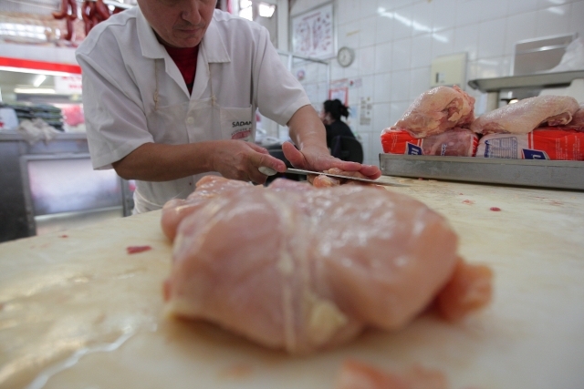 Indústria alemã diz que preço da carne de frango precisa subir