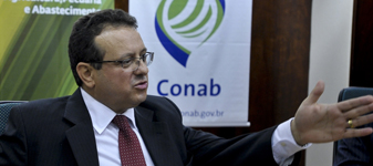 Ministro Mendes Ribeiro Filho dá posse ao novo presidente da Conab