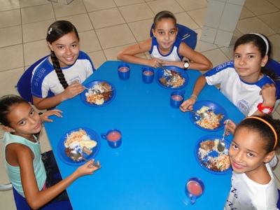 Dez toneladas de carne suína são distribuídas para crianças capixabas