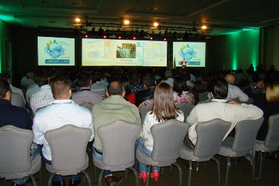 Palestra do jornalista Sílio Boccanera e jantar marcam a abertura do Seminário Internacional Agroceres PIC de Suinocultura