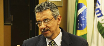 Mendes Ribeiro empossa novo presidente da Embrapa