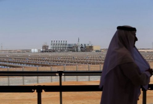 Abu Dhabi inaugura maior usina de energia solar concentrada do mundo