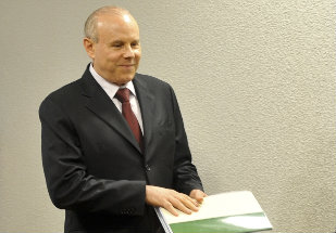 Mantega atribui resultado negativo do PIB à sazonalidade da agropecuária