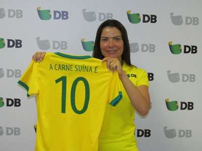 Maratonista veste a camisa “A Carne Suína é 10” e afirma que a proteína é essencial para os atletas