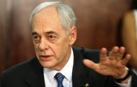 Stephanes defende permanência de centro de pesquisa da Embrapa no DF