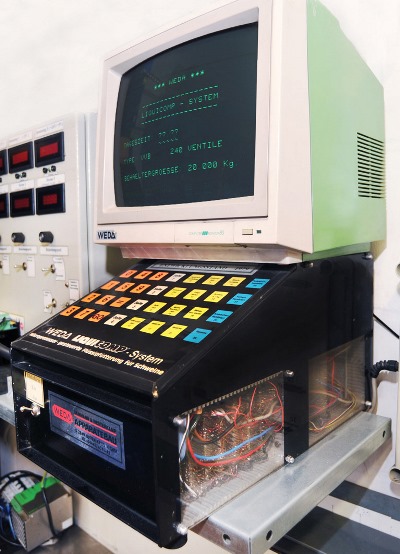 Parabéns Liqui Comp: Computador WEDA Liqui Comp completa 35 anos