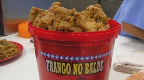 Frango no balde “ameaça” a pizza no delivery de Curitiba