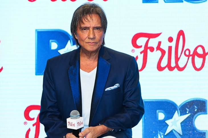 Roberto Carlos processa JBS após quebra de contrato milionário