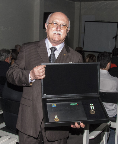 Marcos Zordan recebe a comenda Mérito Empresarial do CRMV-SC