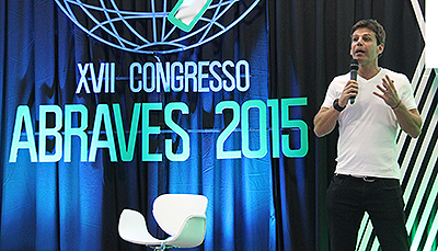 Márcio Atalla e Fabiana Benatti falam para auditório lotado no Congresso Abraves 2015