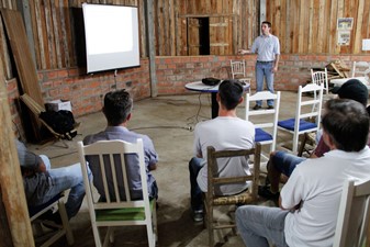 Vetanco realiza treinamento para produtores de leitões