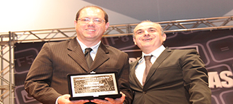 Humberto Luis Marques, editor da Avicultura Industrial, recebe o Prêmio Especialistas de jornalismo