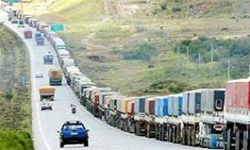 Greve de caminhoneiros ameaça economia e sanidade no RS