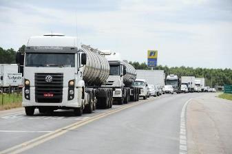 Indústrias usarão liminares para liberar estradas
