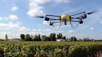 Drones sobre o campo