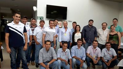 Programa Educação Continuada Bayer visita granjas e frigoríficos