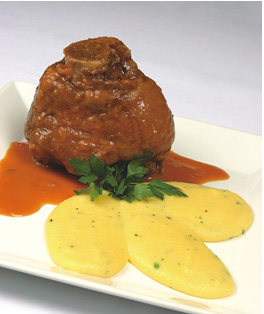 Joelho Suíno Assado com Molho e Polenta Mole