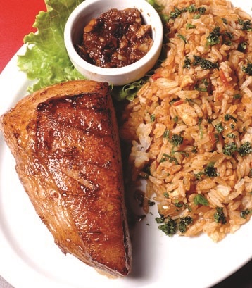 Lombo Chinês Assado com Chutney de Alho e Arroz Colorido