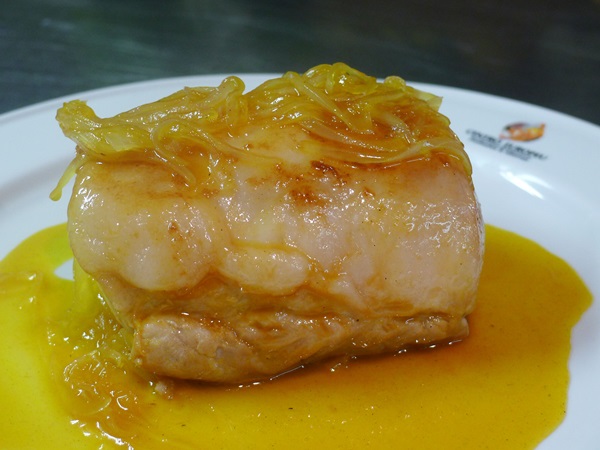 Lombo ao molho de maracujá