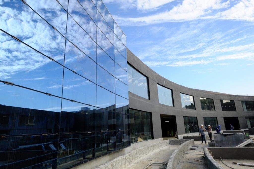 SP terá a maior fachada geradora de energia solar com filmes do Brasil