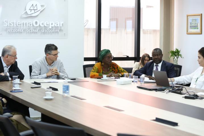 Embaixadora de Gana visita sede do Sistema Ocepar