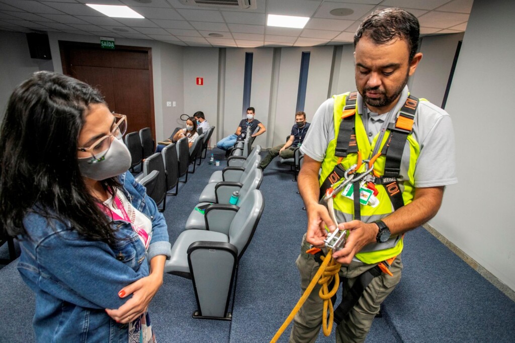 Portos do Paraná treina trabalhadores para reduzir os riscos do trabalho em altura