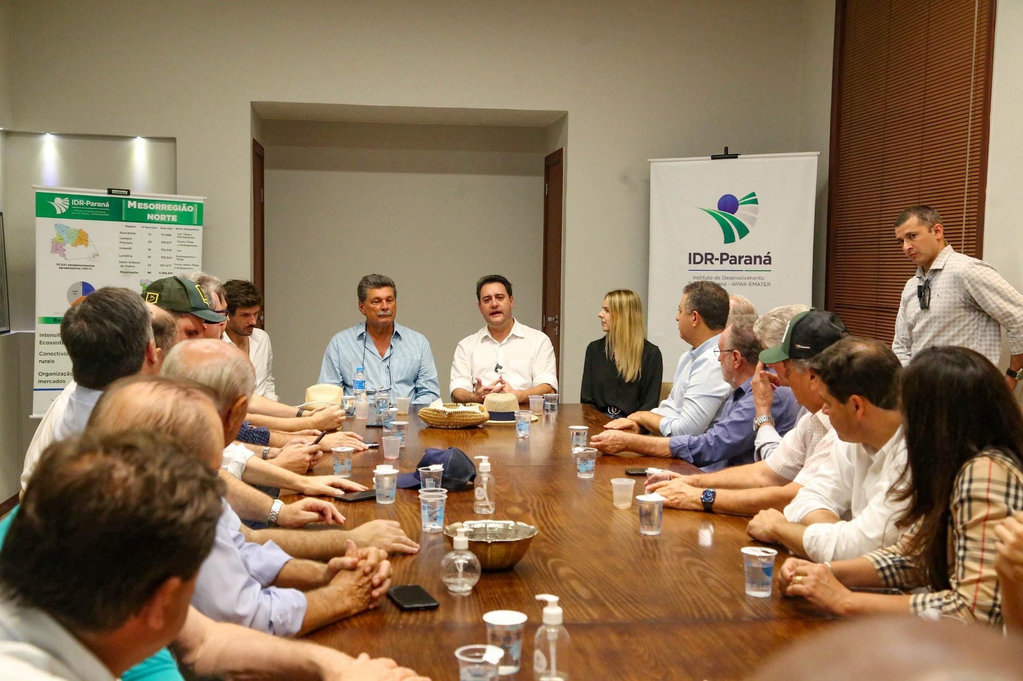 Governador do PR conhece projeto de alimentação do futuro desenvolvido em Londrina