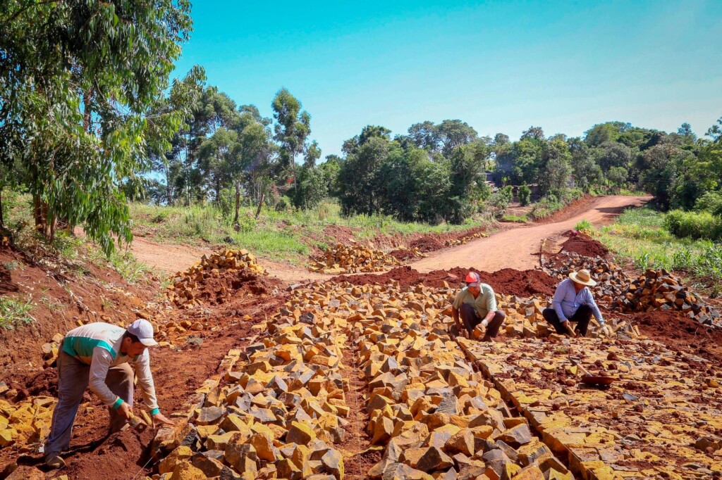 Paraná investe R$ 304 milhões na pavimentação de 1.000 km de estradas rurais em três anos