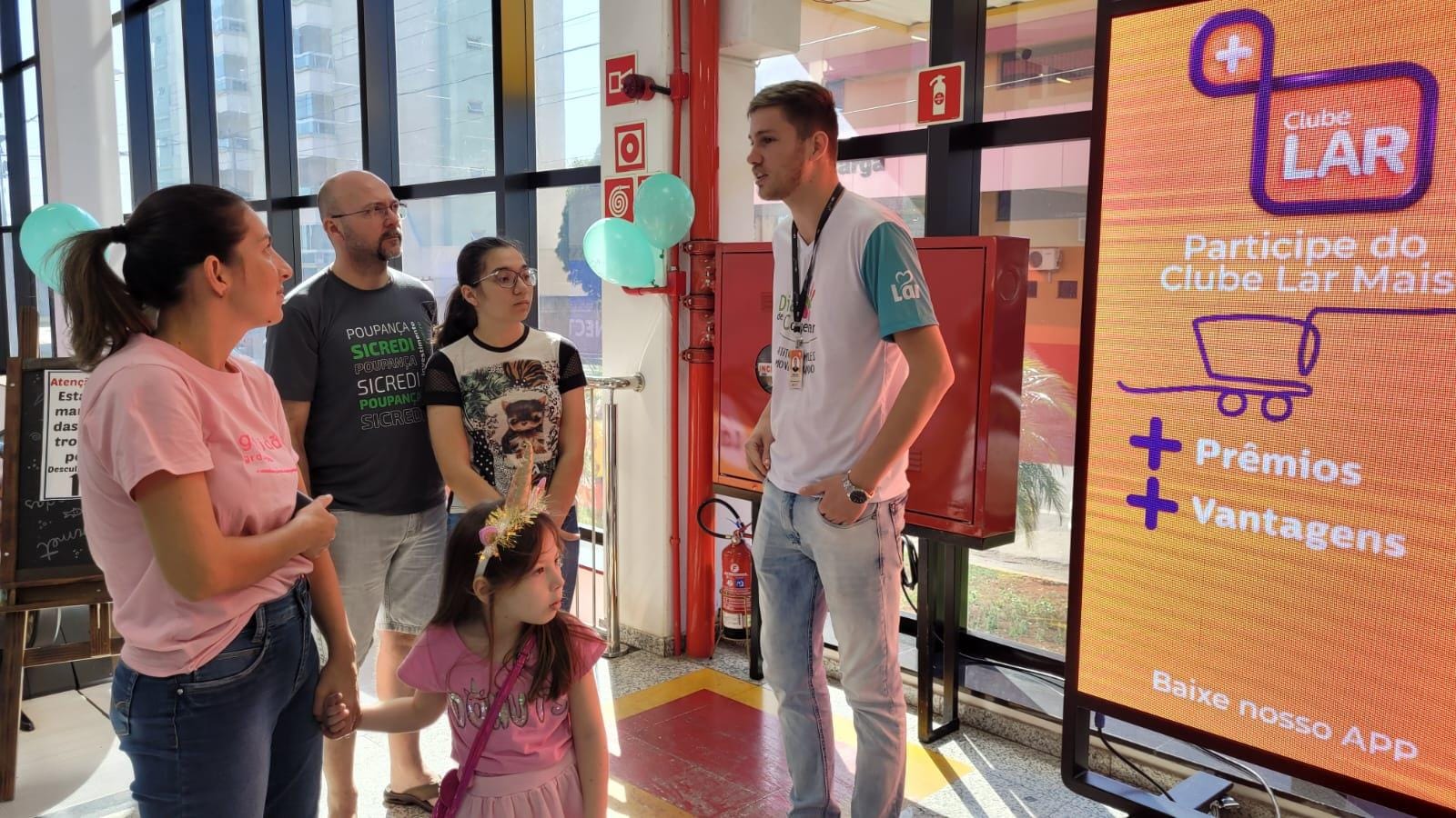 Cooperativas de Medianeira entregam alimentos arrecadados durante o Dia C