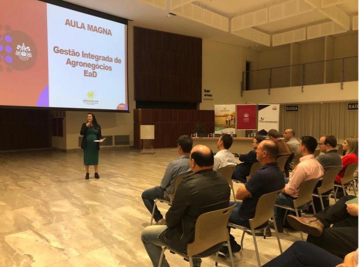 Profissionais da Lar iniciam curso de graduação em Gestão Integrada de Agronegócios