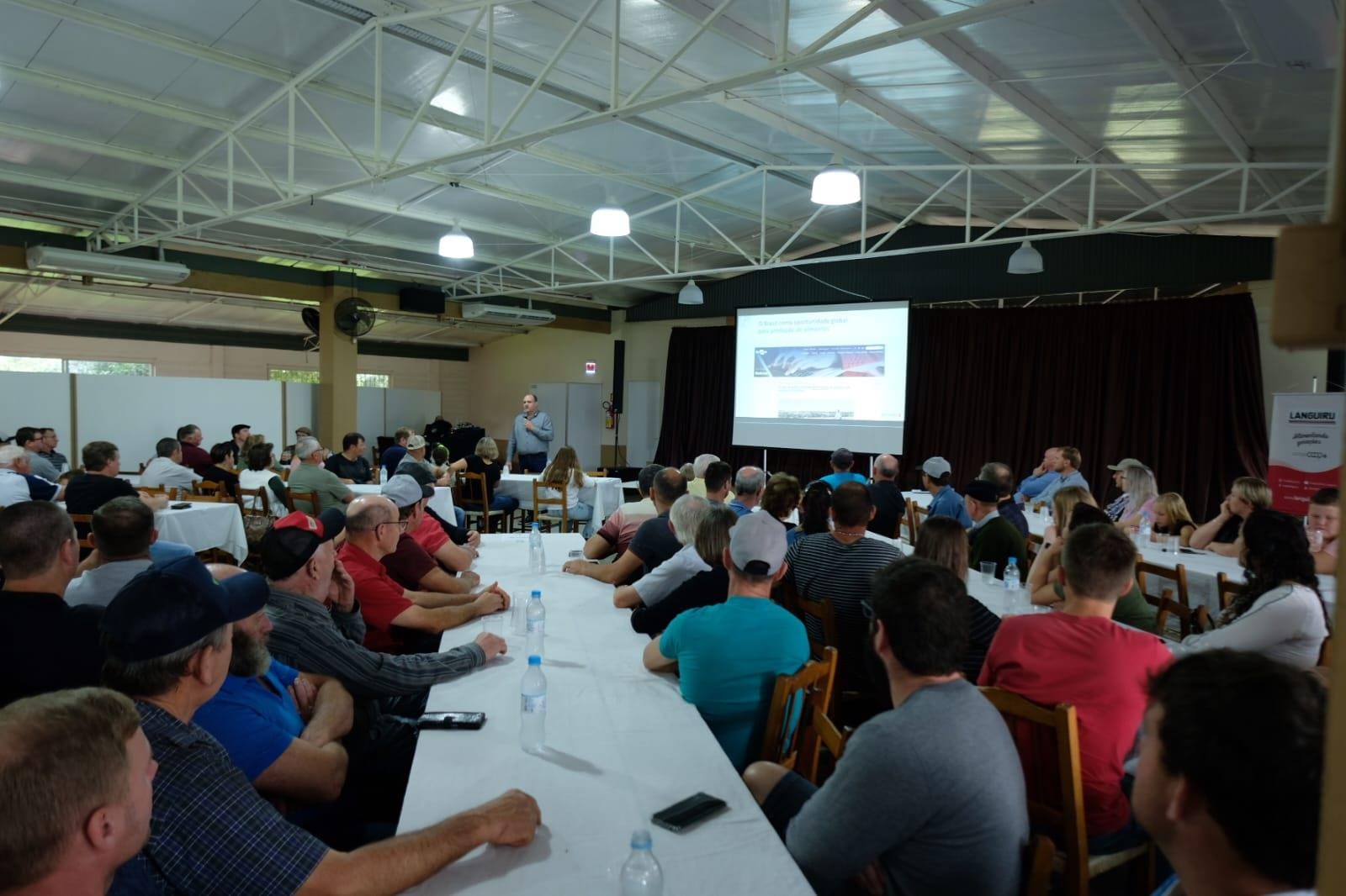 Agroceres PIC discute importância da biossegurança para a competitividade na produção de suínos em evento da Cooperativa Languiru