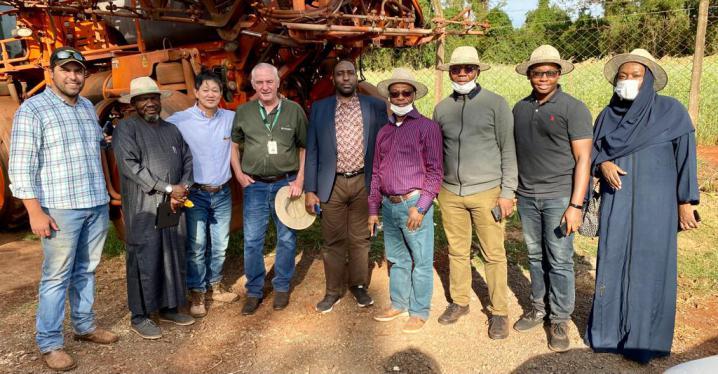 Nigerianos visitam a cooperativa Cocamar