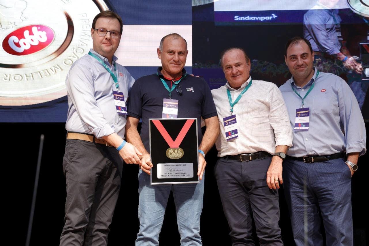 Cobb-Vantress premia Globoaves por resultados de Ovos Totais no Paraná