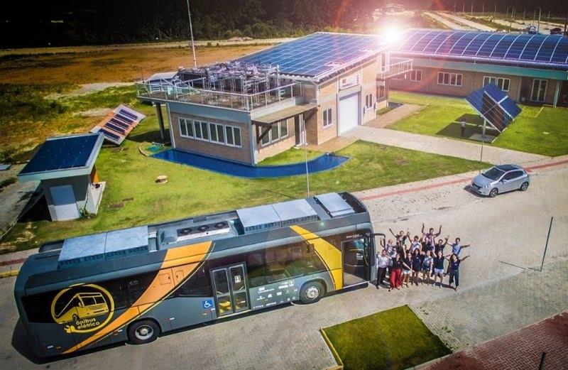 Pesquisadores brasileiros criam ônibus solar que já rodou mais de 100 mil km sem uma gota de combustível