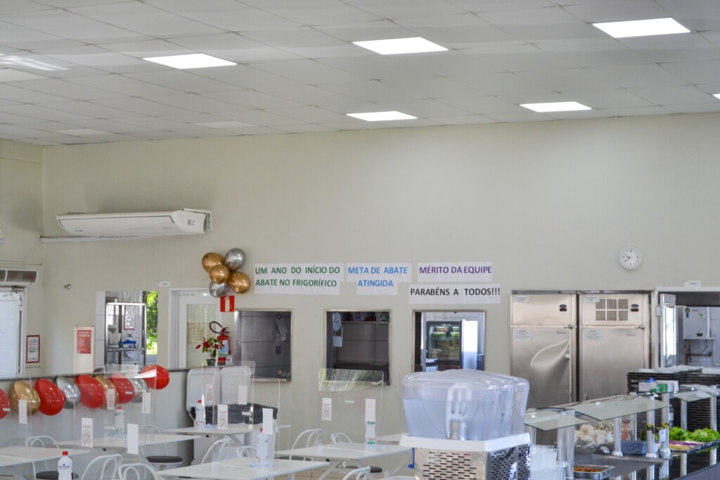 Frigorífico da Dália Alimentos completa um ano de operações com surpresa aos funcionários