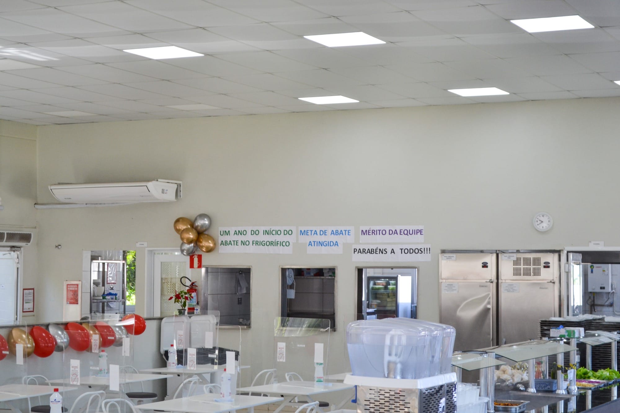 Frigorífico da Dália Alimentos completa um ano de operações com surpresa aos funcionários Frigorífico da Dália Alimentos completa um ano de operações com surpresa aos funcionários