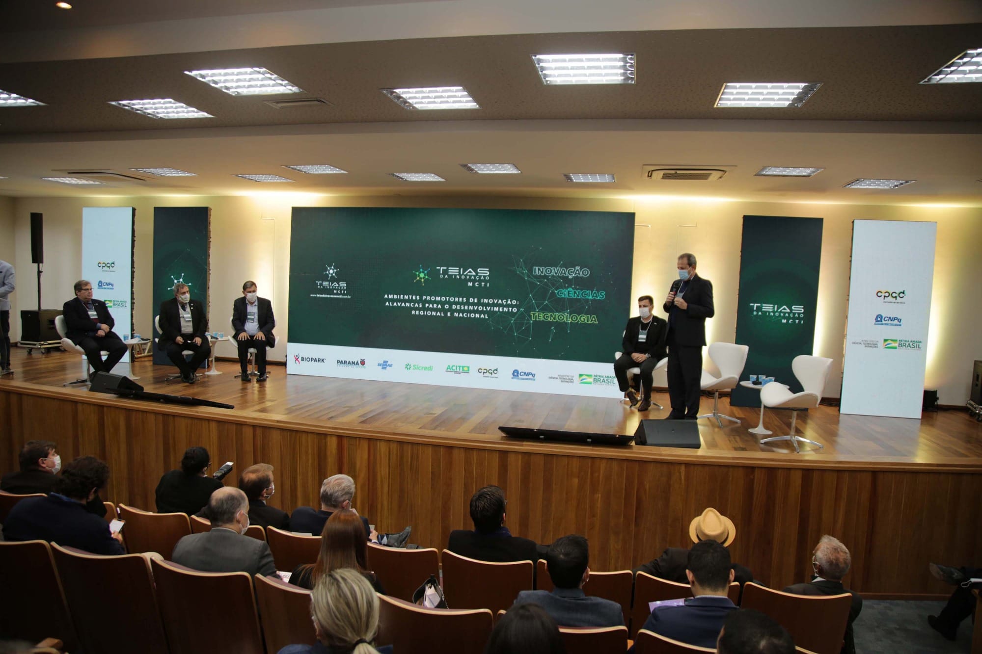 Paraná apresenta avanços e parcerias para fortalecer os ecossistemas de inovação Paraná apresenta avanços e parcerias para fortalecer os ecossistemas de inovação
