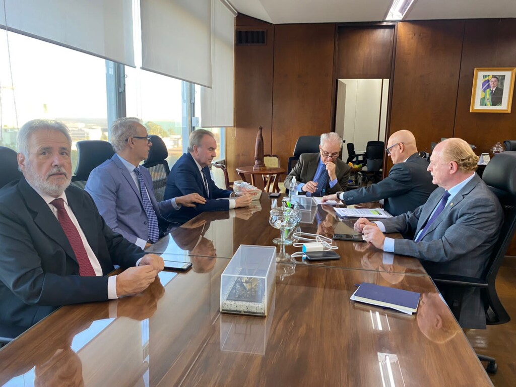 Comitiva reivindica agilidade em processos aduaneiros em Foz do Iguaçu