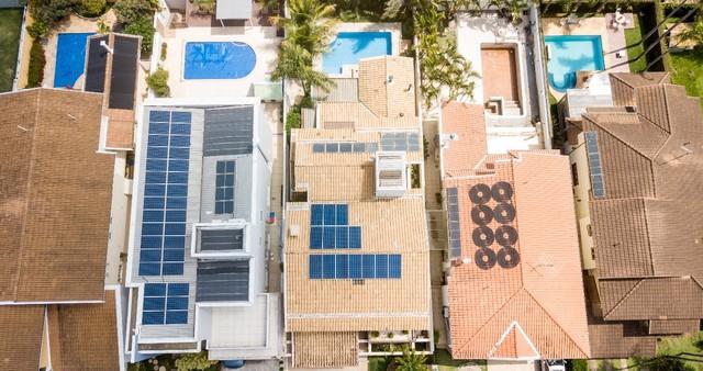 Energia solar gera economia de até 95% na conta de luz e valoriza imóveis