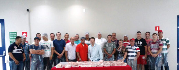 Cursos de cortes suínos capacitam profissionais em São Paulo