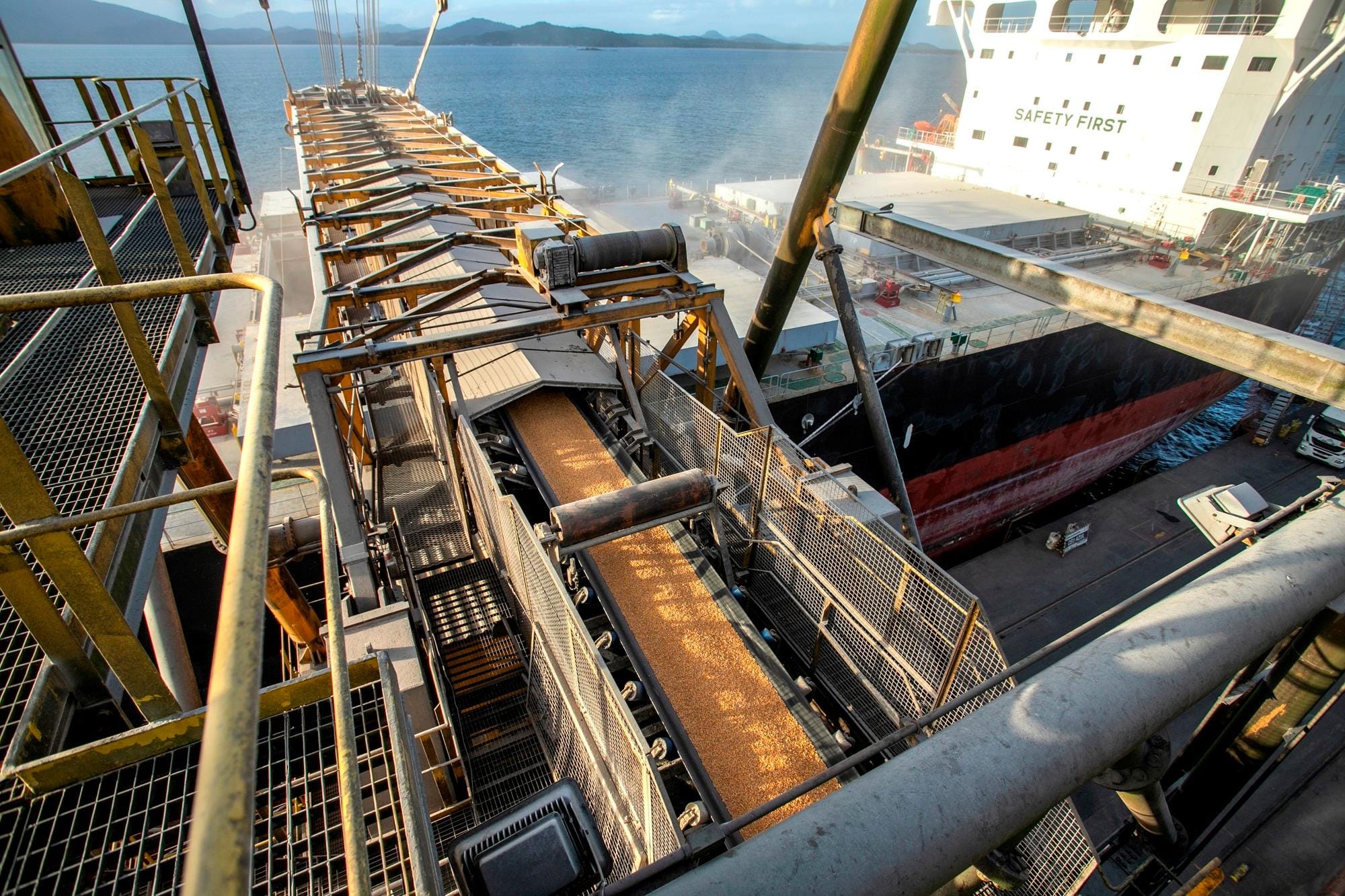 Embarques pelo Corredor de Exportação do Porto de Paranaguá crescem 7,4% no quadrimestre