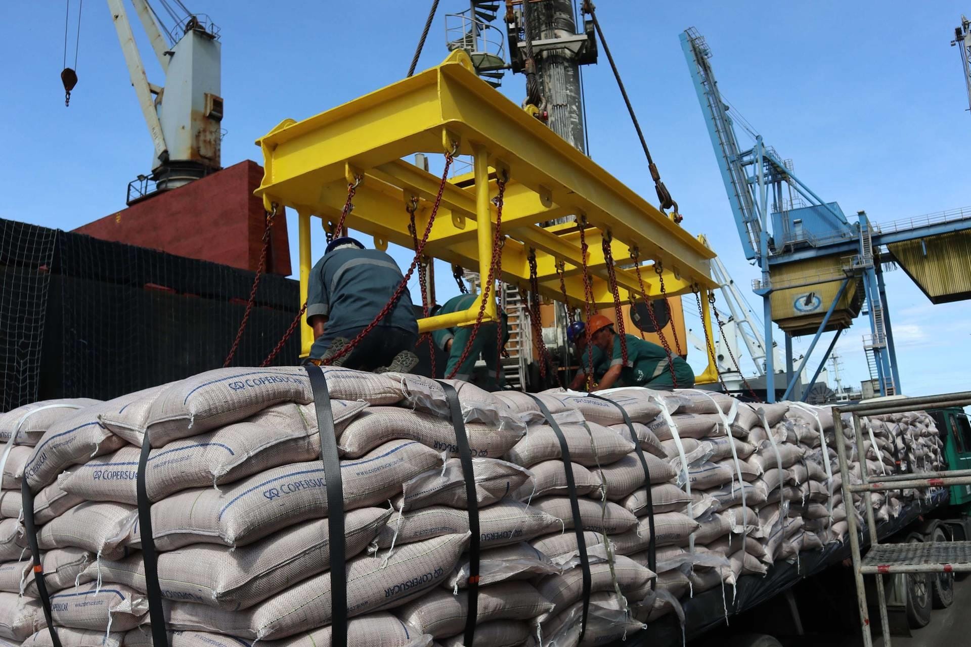 Com alta de 17% nas exportações, balança comercial do Paraná fecha positiva em 2021