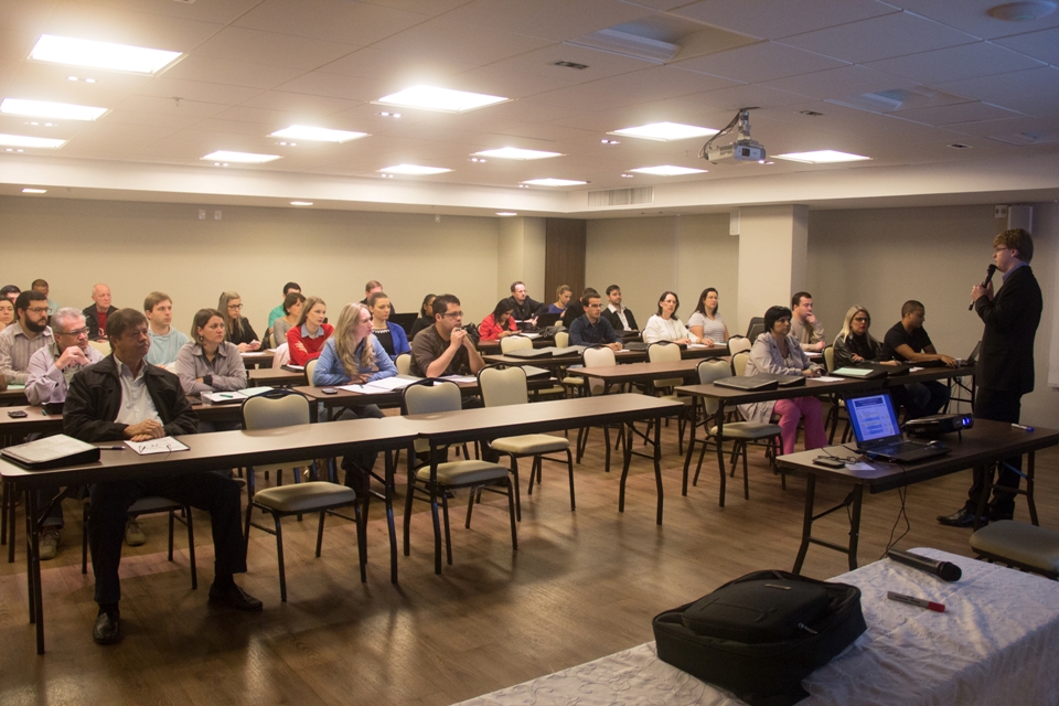 Colaboradores de cooperativas catarinenses participam de curso em Chapecó e Florianópolis