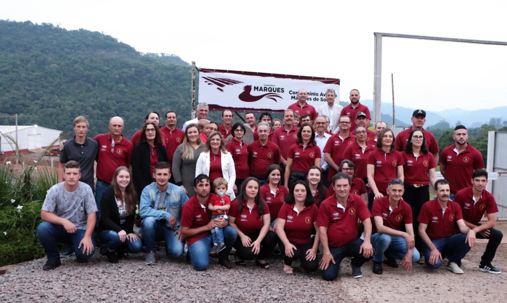 Dália inaugura Condomínio Avícola em Marques de Souza