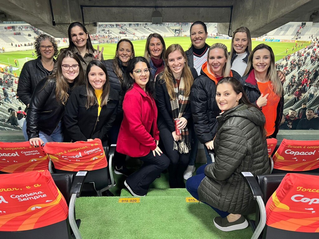 Produtoras da Copacol assistem jogo do Athletico Paranaense na Arena da Baixada