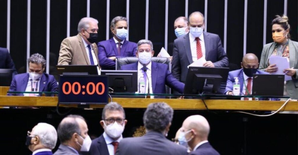 Câmara aprova projeto sobre tarifas para micro e minigeradores de energia