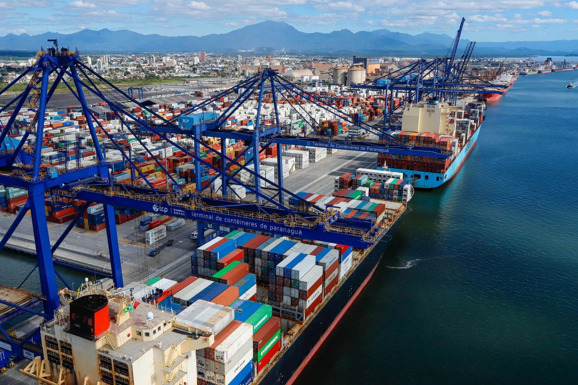 Paraná bate recorde de exportações em um primeiro semestre: US$ 12,1 bilhões Paraná bate recorde de exportações em um primeiro semestre: US$ 12,1 bilhões