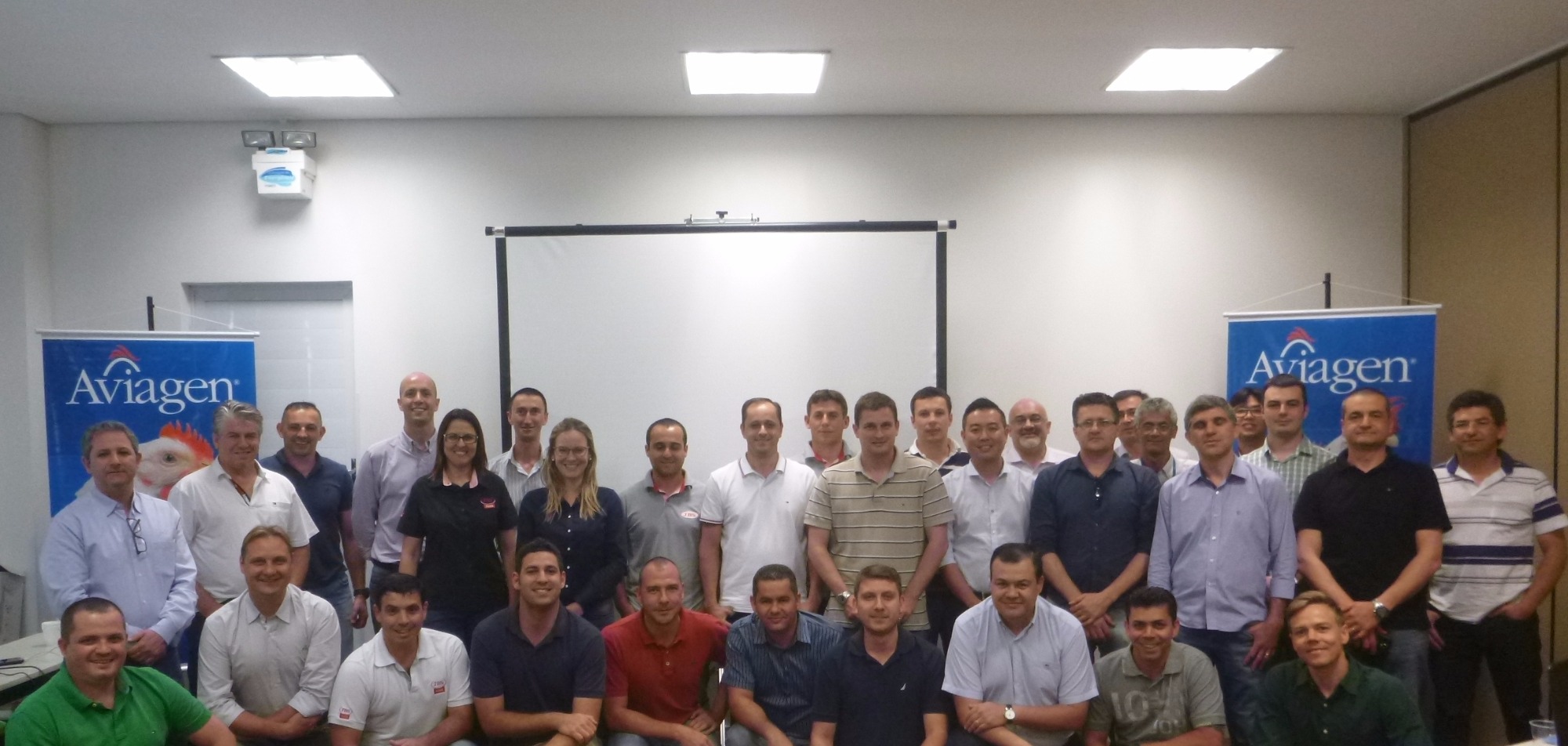 Aviagen e JBS realizam workshop com foco em avós e matrizes