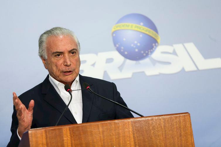 Governo reduz preços do diesel e atende caminhoneiros