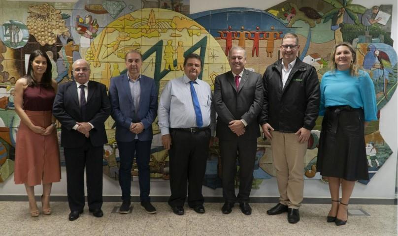 Presidente da Aliança Cooperativa Internacional visita lideranças do cooperativismo brasileiro